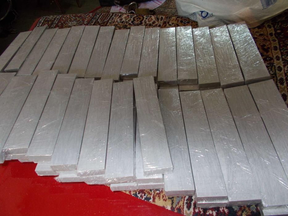 77 tacos de chão novos.