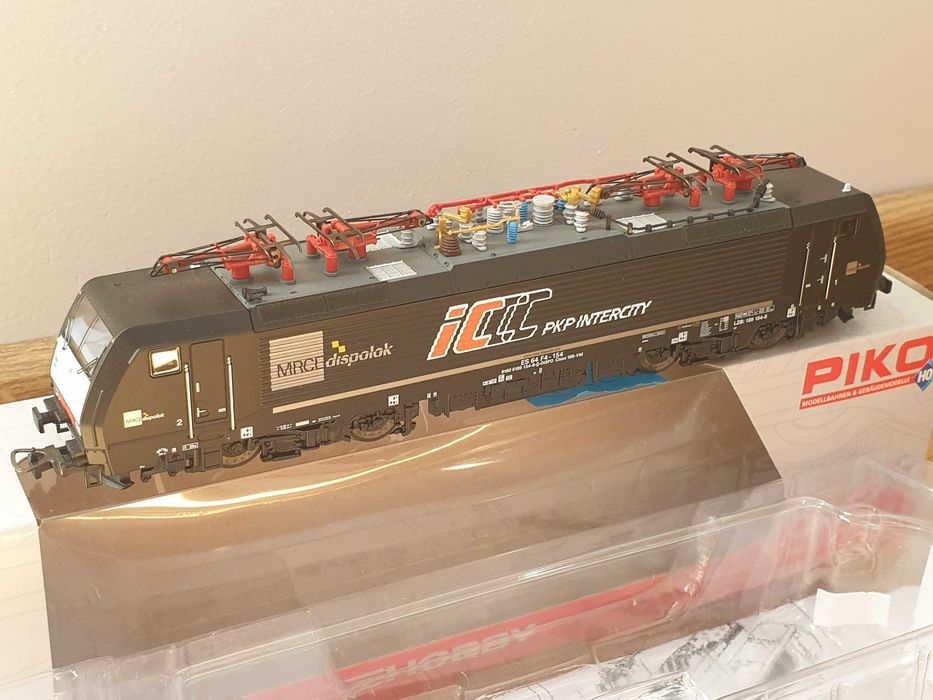 H0 1:87 PIKO lokokotywa DCC ES64F4-154 ''czarna wdowa''