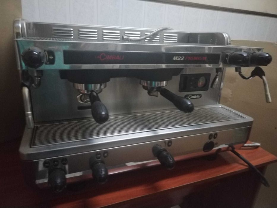 maquina de café profissional CIMBALI M22 PREMIUM