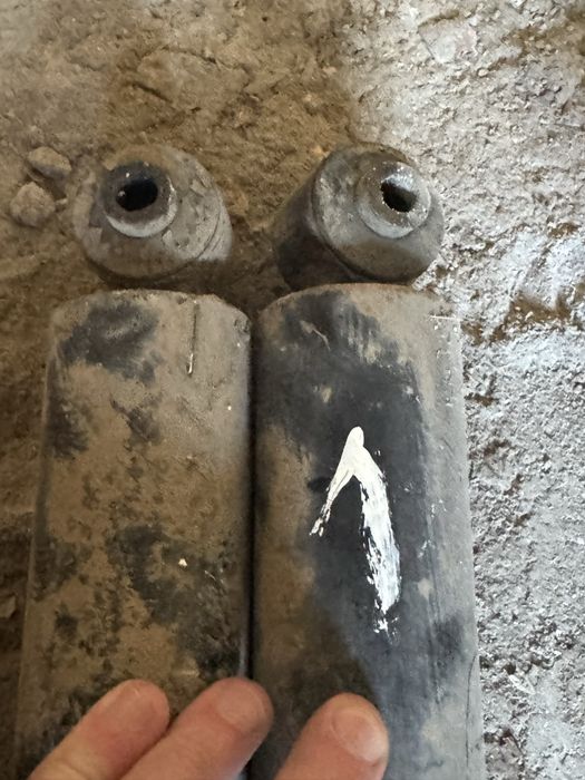 Задние  пружины двери , ford mondeo 3  запчасти