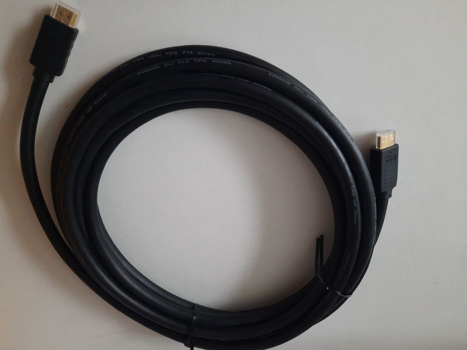 Na sprzedaż: Kabel HDMI C2G Premium High Speed 5.5m – Nowy!