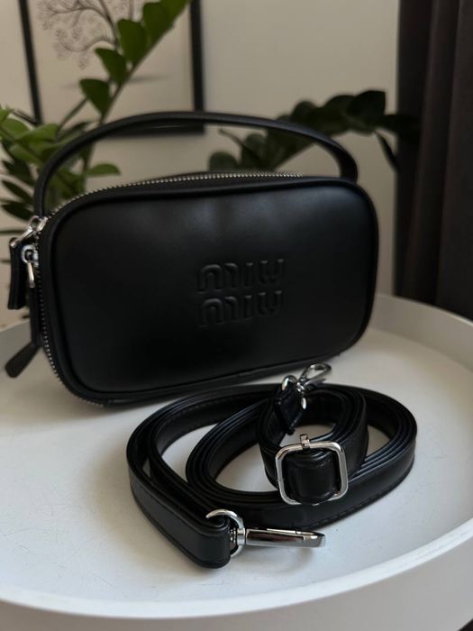 Трендова жіноча сумка з люкс-фурнітурою та зручними відділеннями