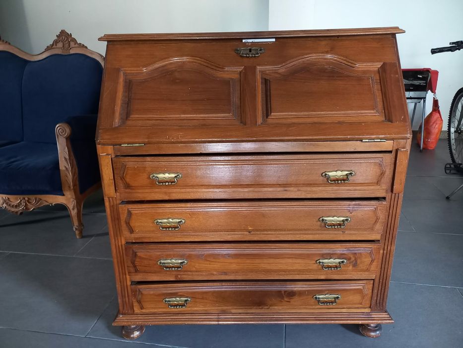 Conjunto de mobília antiga