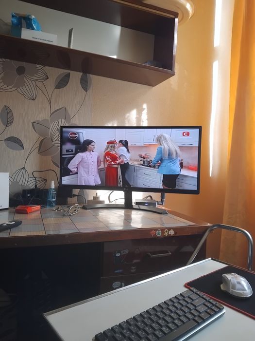 Продам отличный 2K монитор LG