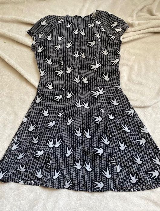 Літня  шифонова  сукня з принтом ластівок H&M