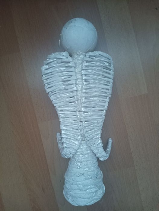Lalka papierowa i czapka