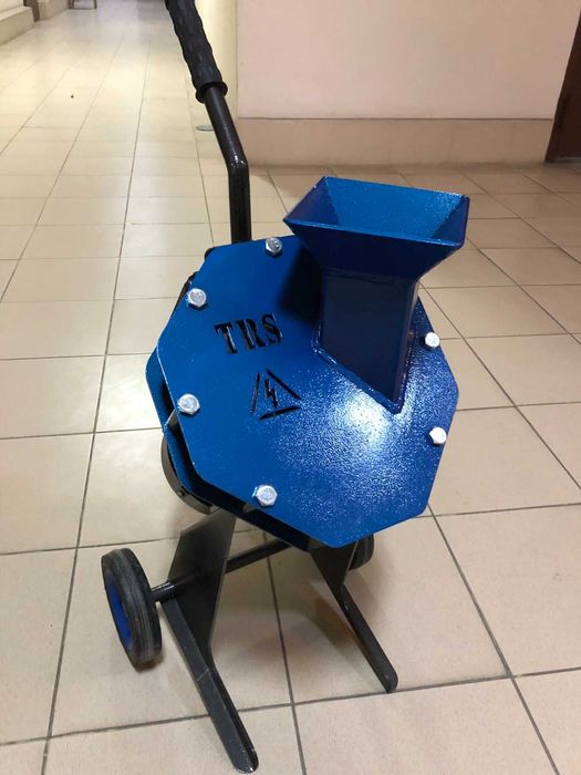 Rozdrabniacz gałęzi TRS. Rębak do drewna