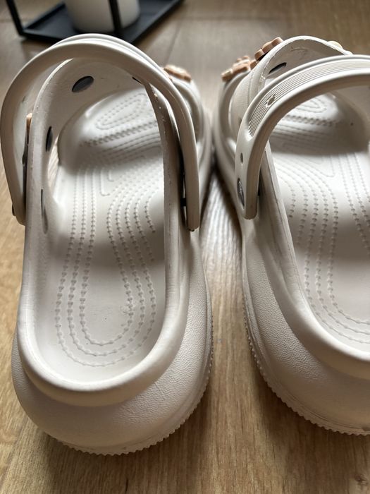 Sandałki beżowe 37 typu Crocs