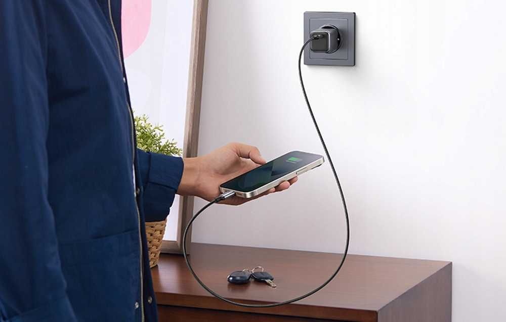 Ładowarka sieciowa Ugreen USB-C GaN Fast charger uniwersalna 30W