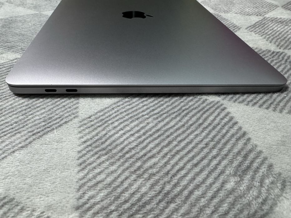 MacBook Pro 13" 2019 • i5 • 16GB • 256GB SSD