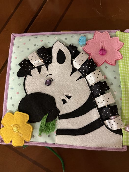 Фетрова розвиваюча книжка для малечі