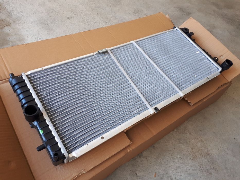 Radiadores novos de refrigeração do motor Opel Corsa-A 1.5 D e 1.5 TD