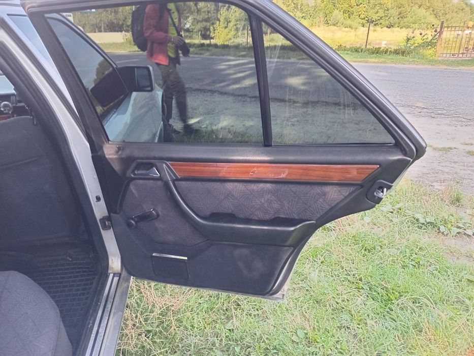 Продається Wercedes-Bens w124. Мотор 2.5.Корoбка механіка