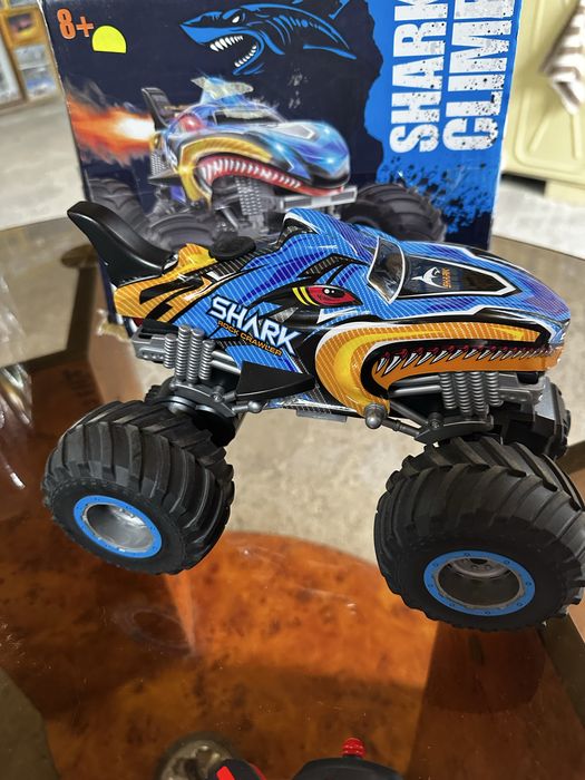 Машинка Monster Truck з дистанційним керуванням