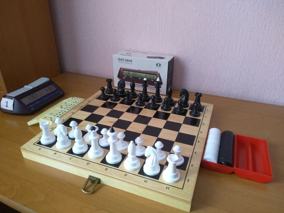 Шахмати+шашки+доміно біле+деревяна дошка(36.5*36.5 см)
