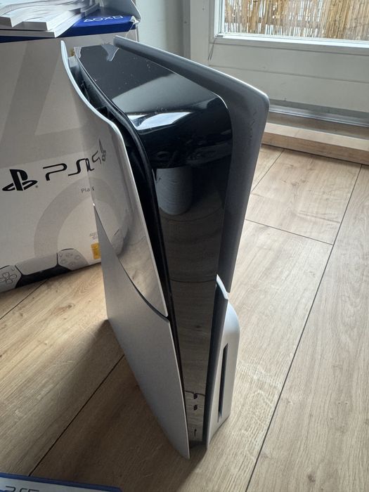 Ps 5 +2 pady i stacja ładujaca