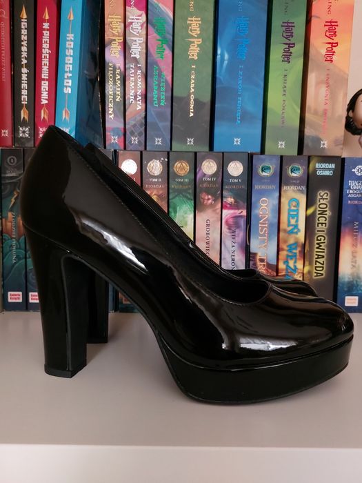 Buty lakierki na obcasie Graceland