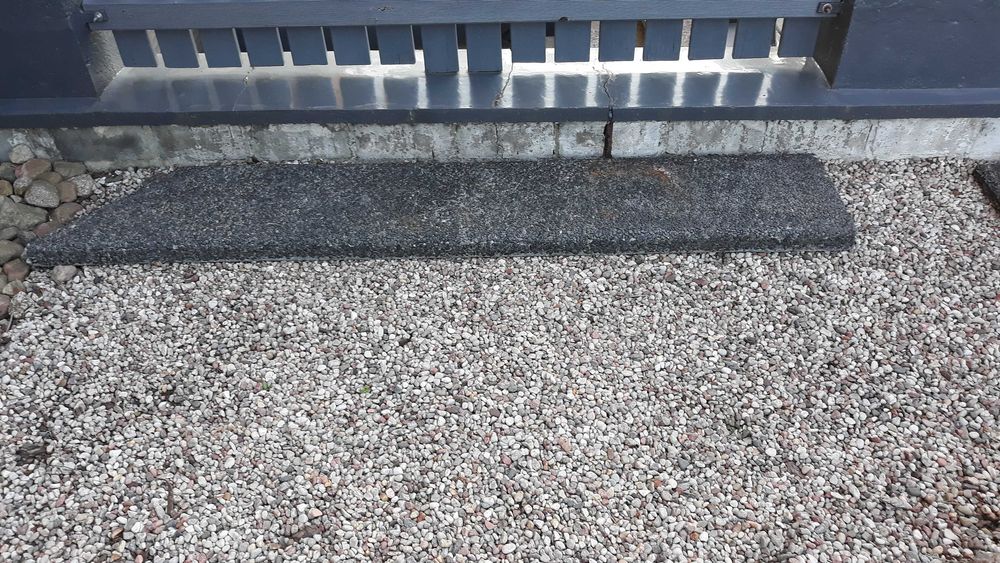 Stopnie schodów – kawałki do wykorzystania jako parapety zewnętrzne