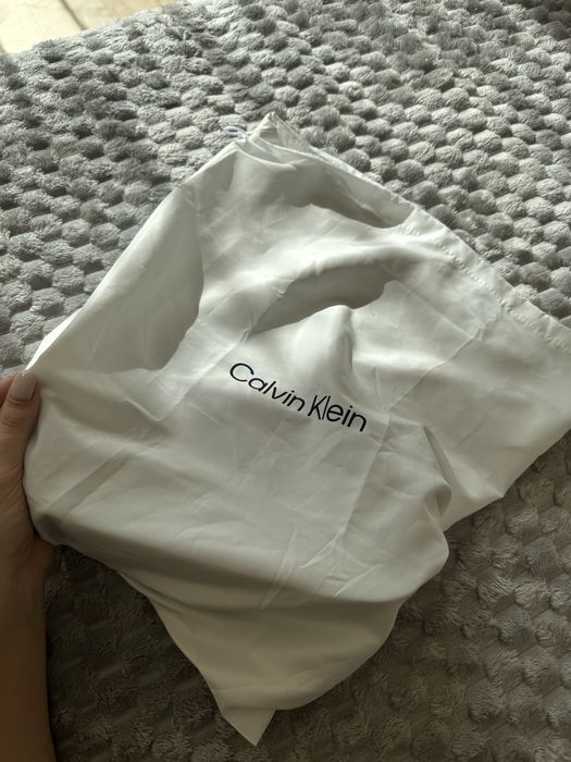 Сумочка Calvin Klein с чеком стоила 7490