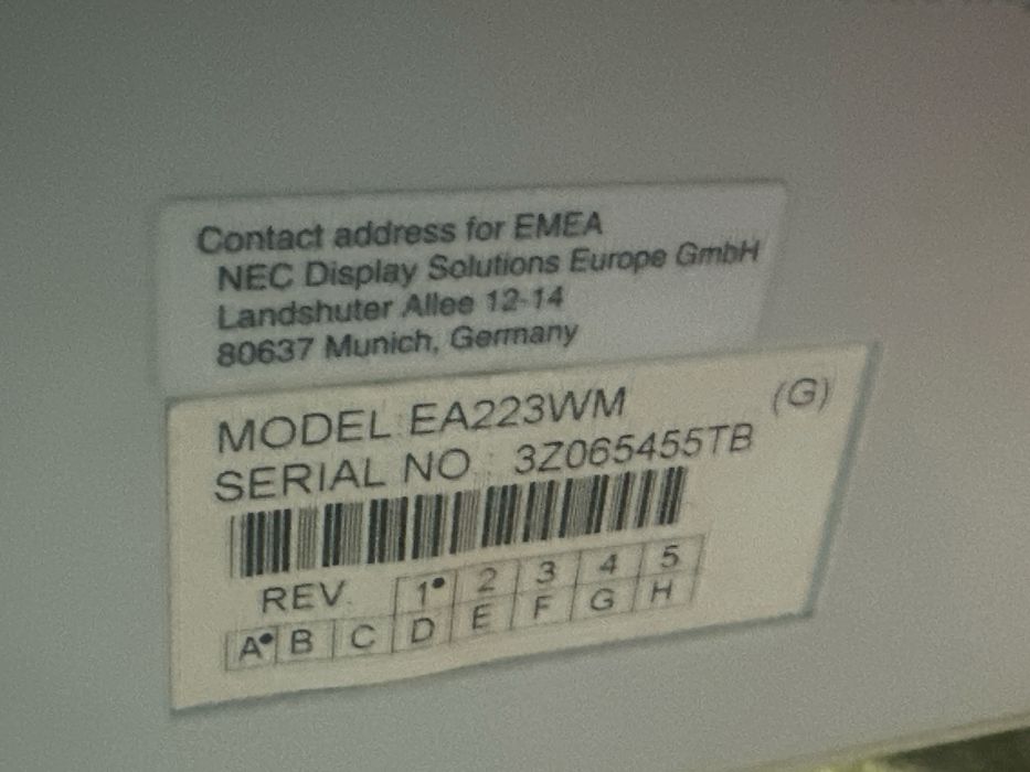 Dwa komputery stacjonarne, dwa monitory, skaner, drukarka + ejndows