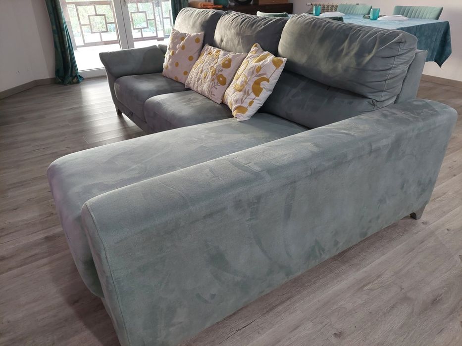 Sofá com chaise longue tons verde