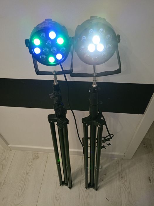 Reflektory LED+piloty i statywy oświetleniowe