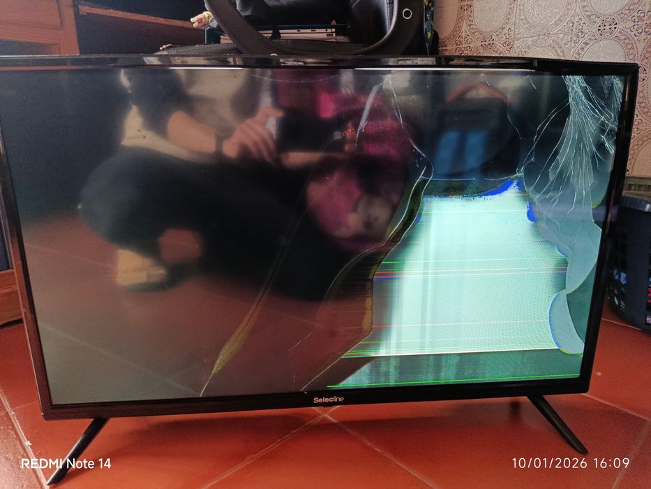 Tv SELECLINE  de 31,5 polegadas com avaria