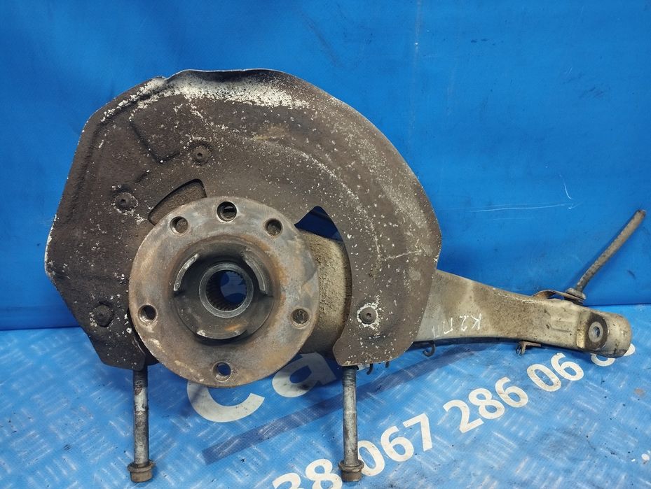 Ступиця (кулак цапфа) передня права Porsche Cayenne 958 Порш Каєн