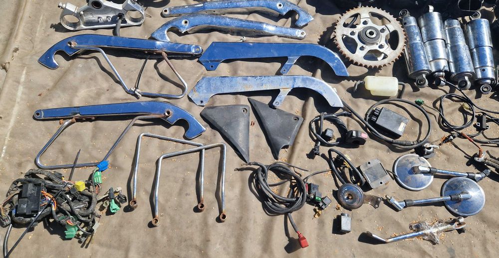 Suzuki VZ800 MARAUDER oparcie zębatka set osłona boczek zacisk lustro