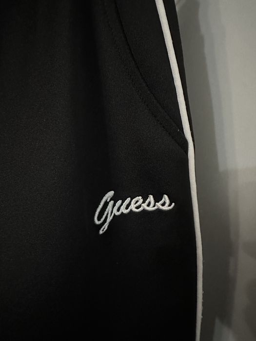 Оригінальний спортивний костюм Guess