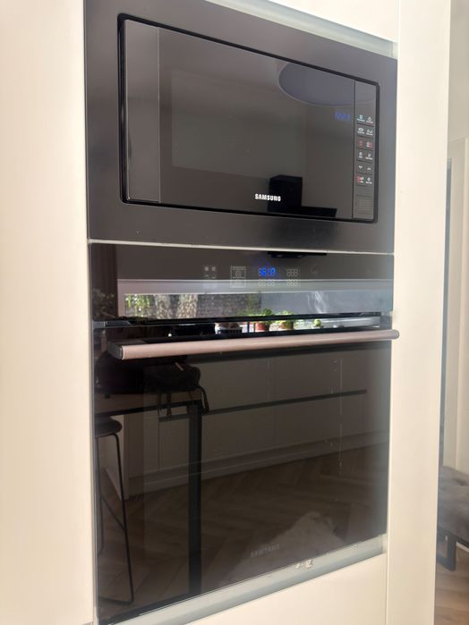 Piekarnik Samsung + kuchenka mikrofalowa Samsung do zabudowy – czarne szkło