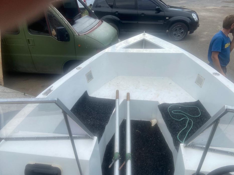 Продаю Катер Темп удлиненный 5.3×2 (с лафетом 2400)