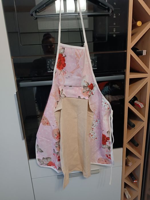 Nowy fartuszek kuchenny, zapinany ręczniczek na guziki