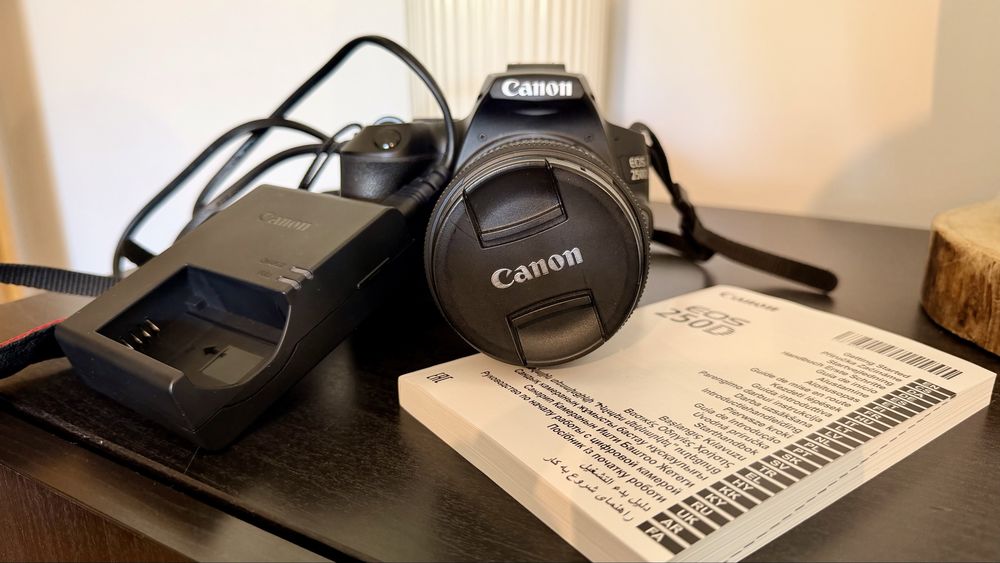 Canon EOS 250D + lente 18-55mm