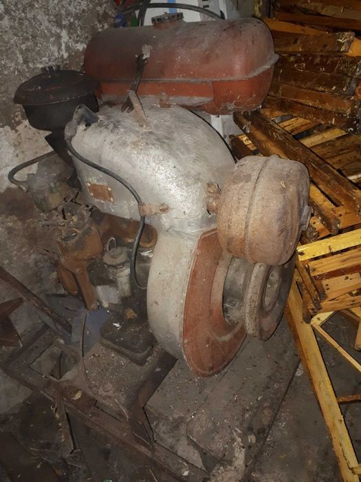 Двигун, у робочому станi.