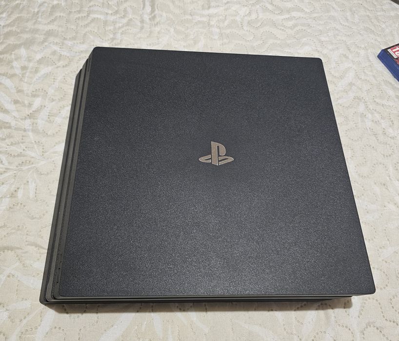 PS4 Pro 1TB + Comando Original + RDR2