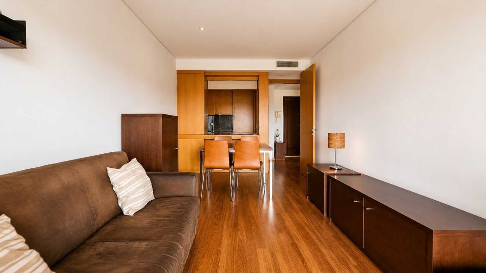 APARTAMENTO T1 MOBILADO E EQUIPADO