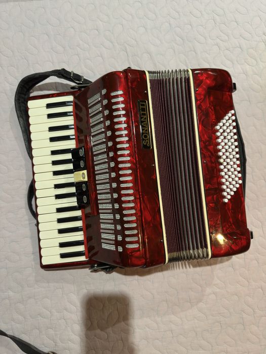 Acordeão Sonanti 72 Baixos – Made in Germany (Vermelho)
