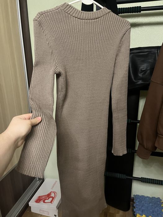 В’язана сукня міді в рубчик