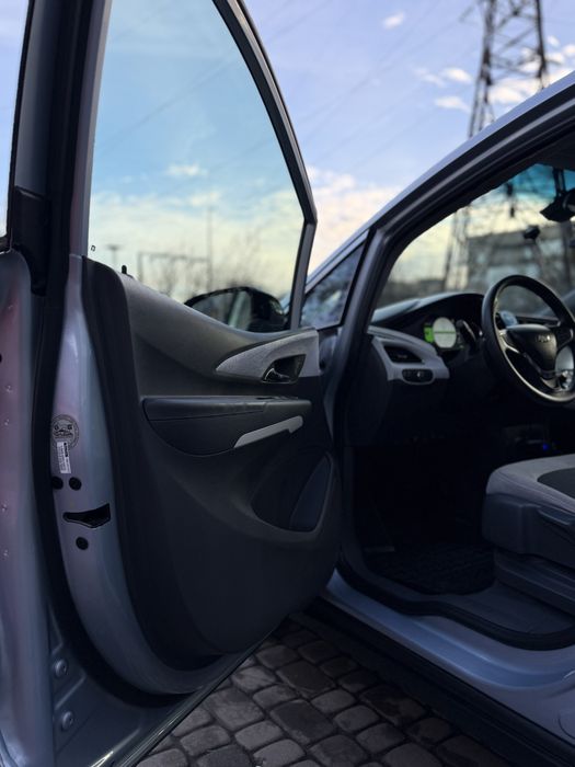 Chevrolet bolt EV продам автомобіль