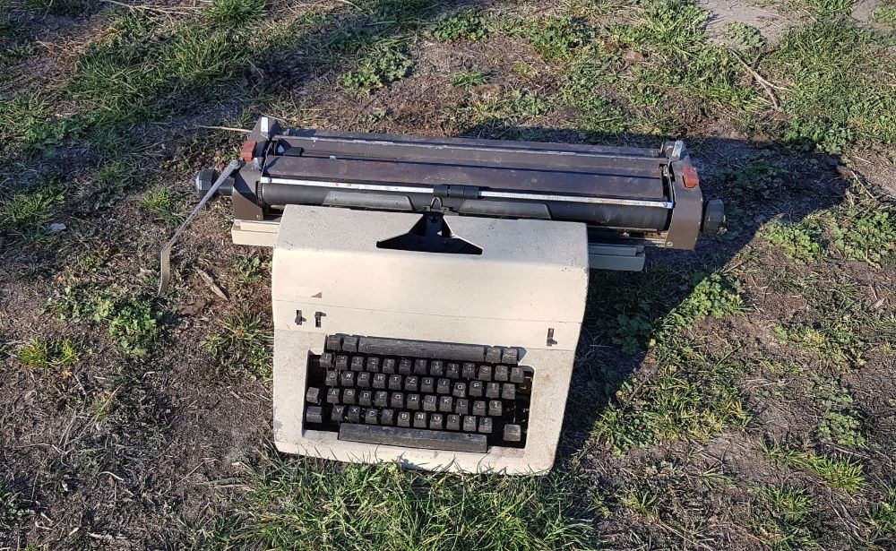 Maszyna do pisania ŁUCZNIK model 1016