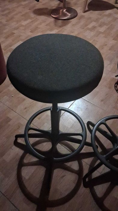 Conjunto de 2 bancos altos industriais reguláveis IKEA