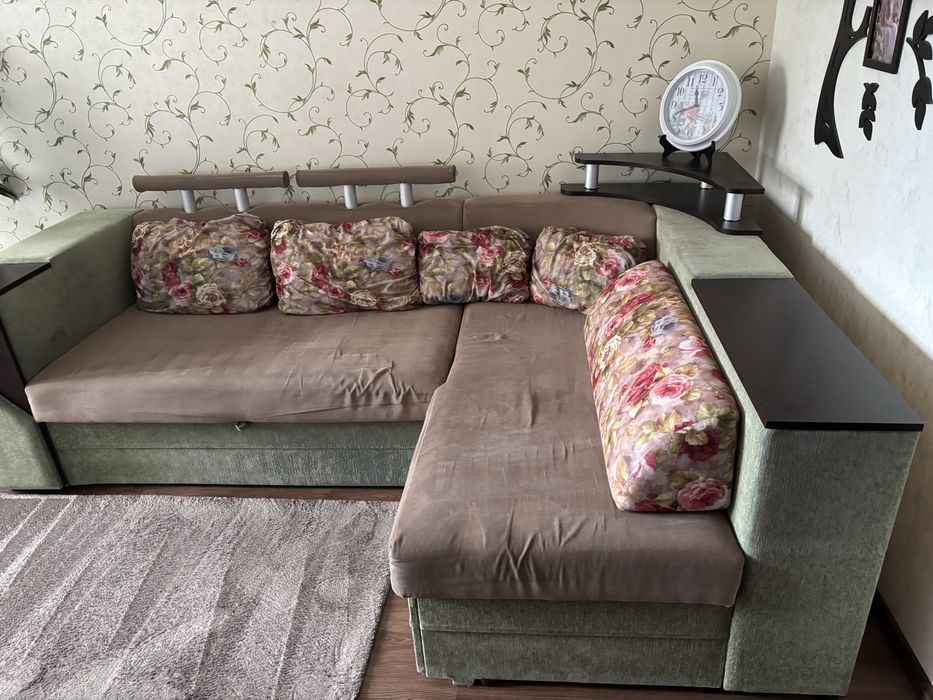 Кутовий диван в хорошому стані