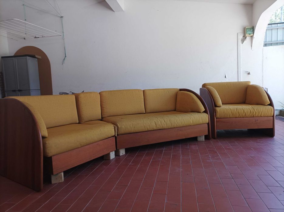 Sofás e mesa de apoio
