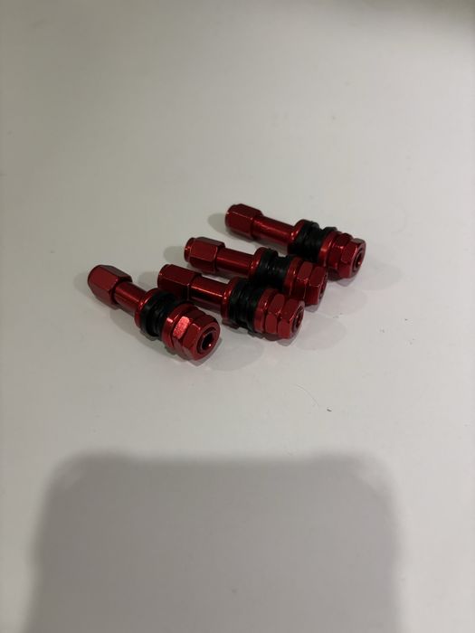 Набір ніпелі для коліс