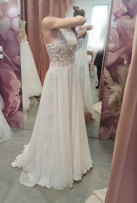 Suknia ślubna Boho, delikatna koronka, z ogonem