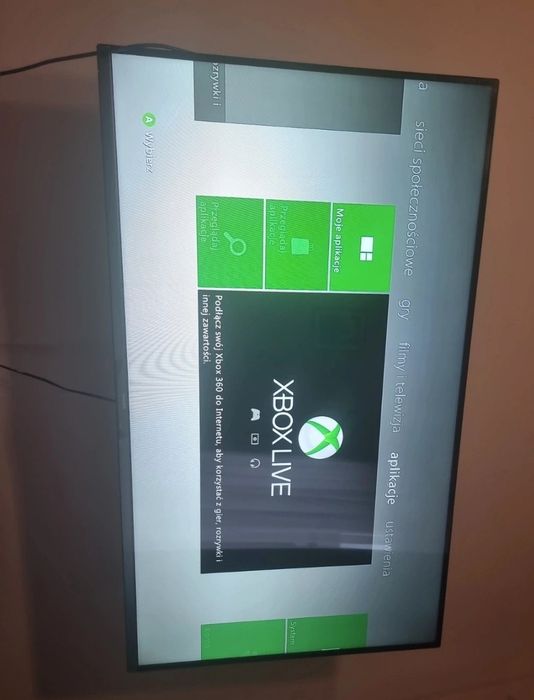 Xbox 360 S Slim + 3 pady + stacja ładowania + gry