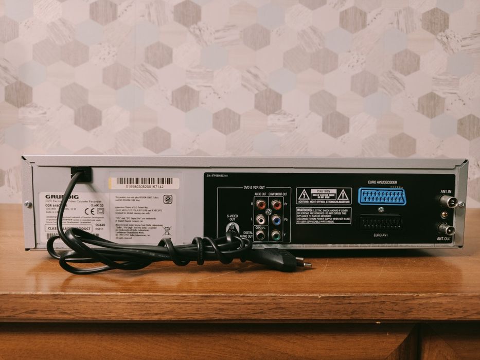 Nagrywarka DVD VHS Grundig GDR 6460