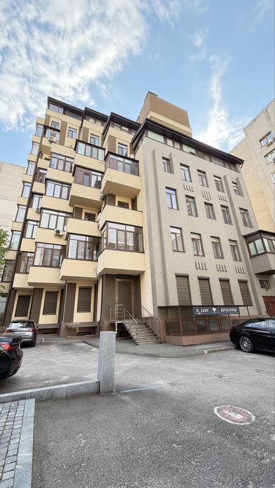 Продам 3к квартирус немонтом  в клубном доме!Центр