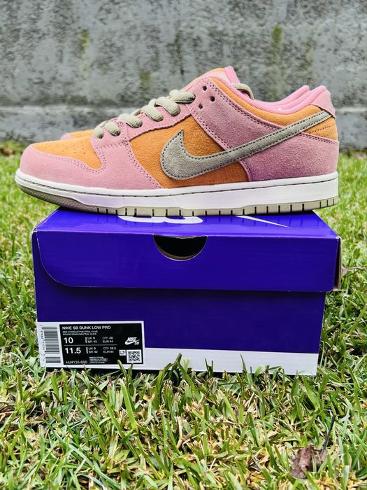 Nike SB Dunk Low Pro “Red Stardust”